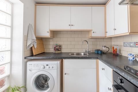 Basement Flat, 17 Southleigh Road, Bristol, BS8 2BQ
