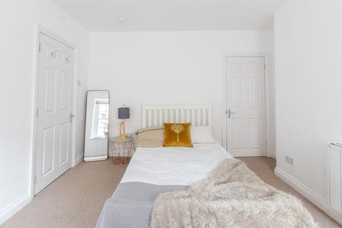 Basement Flat, 17 Southleigh Road, Bristol, BS8 2BQ