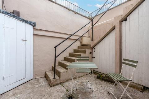 Basement Flat, 17 Southleigh Road, Bristol, BS8 2BQ