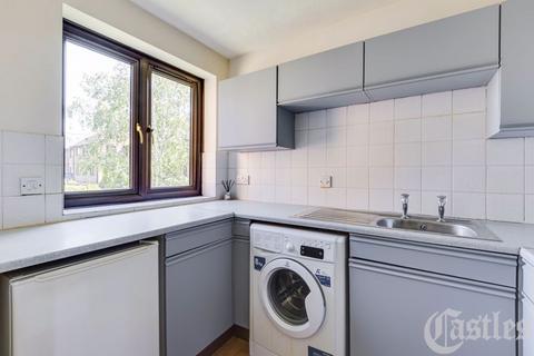 1 bedroom apartment for sale, Riverside Close, London