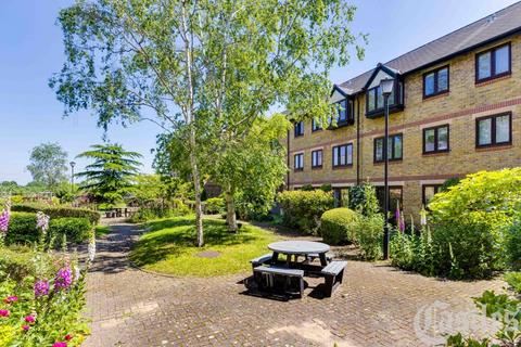 172 Riverside Close, London, E5 9ST