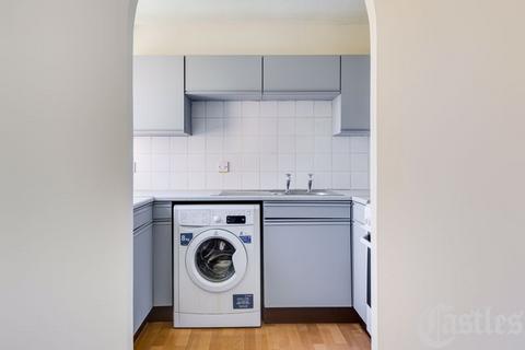 172 Riverside Close, London, E5 9ST