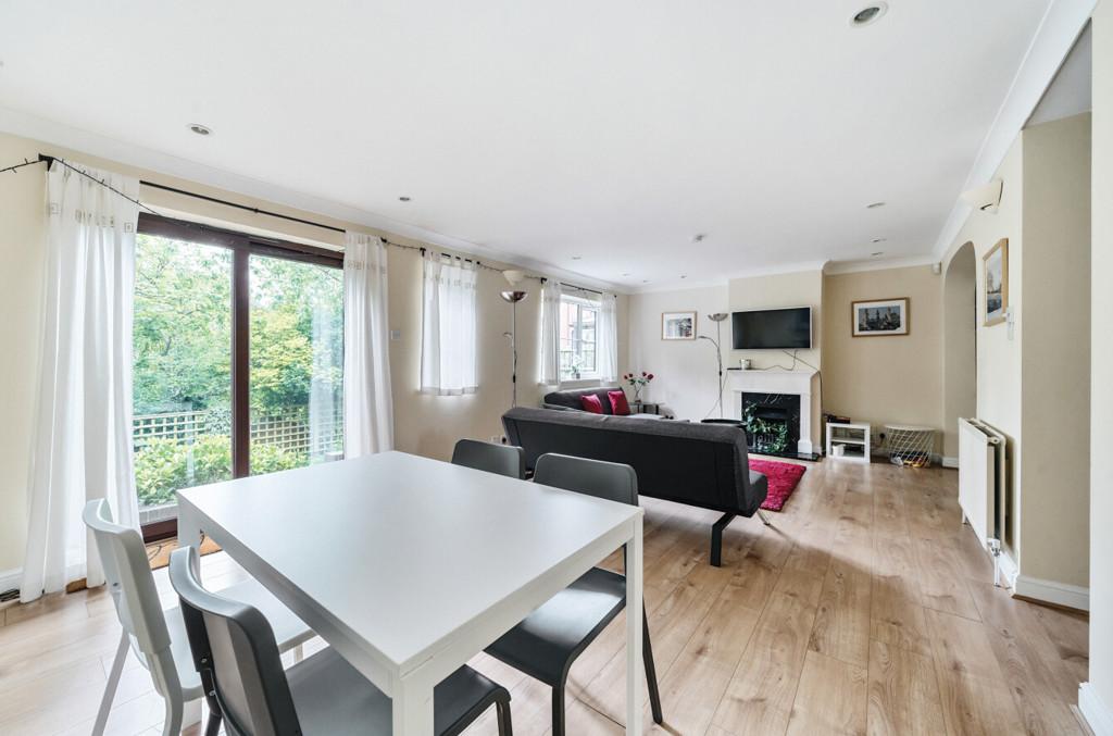 Sitting/Dining Room