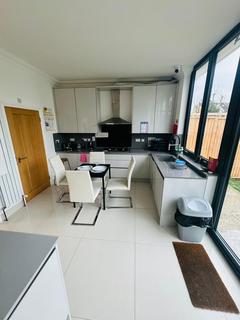undefined, Double Room in Cranbrook Road