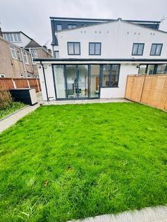 undefined, Double Room in Cranbrook Road