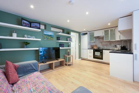 1 bedroom apartment to rent, Waldegrave Road, Teddington, TW11