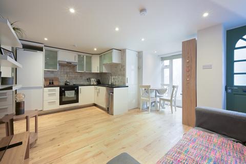 1 bedroom apartment to rent, Waldegrave Road, Teddington, TW11