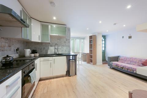 1 bedroom apartment to rent, Waldegrave Road, Teddington, TW11