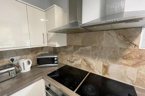 1 bedroom in a house share to rent, HMO Room 3, Broxholme Lane