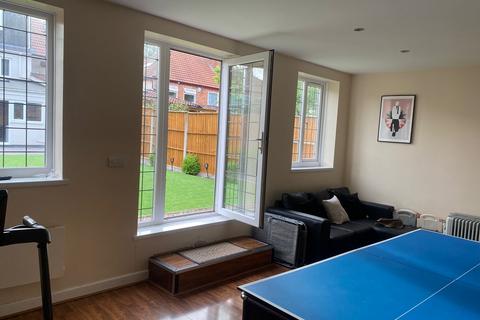 4 bedroom semi-detached house to rent, Eastlands Road, Birmingham B13