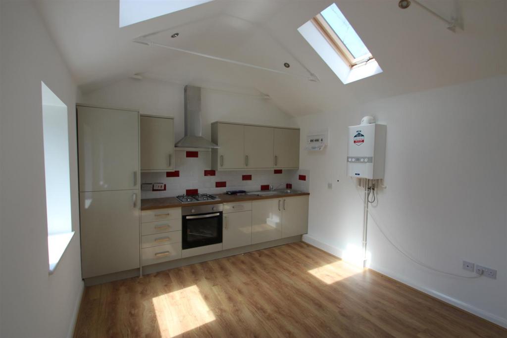 Pen Y Bryn Way, Cardiff 4 bed end of terrace house - £2,000 pcm (£462 pw)