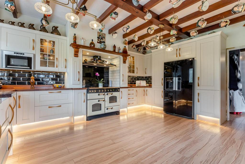 8592916-interior02.jpg
