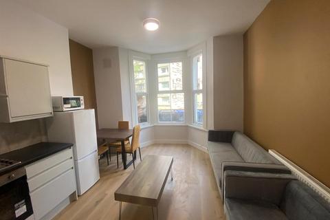 2 bedroom flat to rent, Malvern Road, London