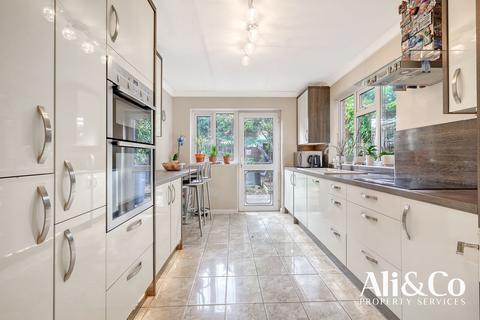 2 Addison Gardens, Grays, RM17 5QU
