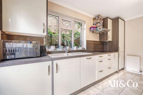 2 Addison Gardens, Grays, RM17 5QU