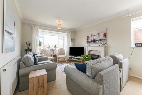 2 bedroom flat for sale, Windsor Drive, West Wittering, Chichester