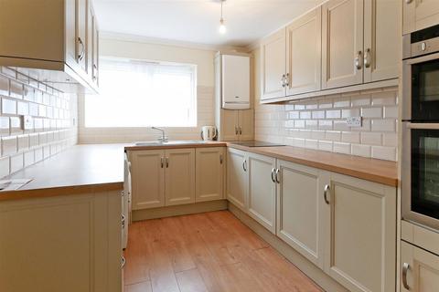 2 bedroom apartment to rent, Lennox Road, Chichester