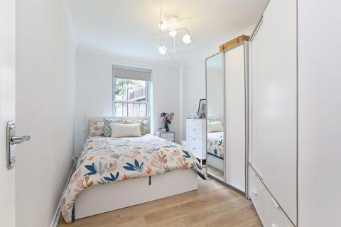 1 bedroom flat for sale, Wyndham Road, London, SE5