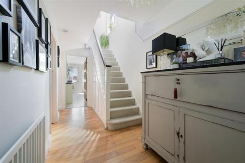6 Harcourt Field, Wallington, SM6 8BA
