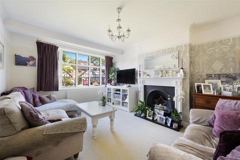 6 Harcourt Field, Wallington, SM6 8BA
