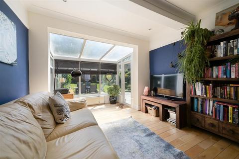 6 Harcourt Field, Wallington, SM6 8BA