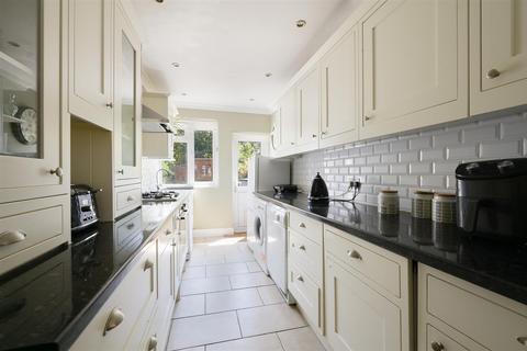 6 Harcourt Field, Wallington, SM6 8BA