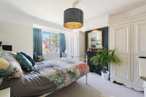 6 Harcourt Field, Wallington, SM6 8BA