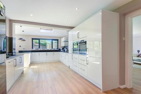 5 bedroom detached house for sale, North Acre, Banstead