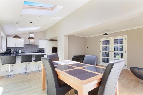 46 North Acre, Banstead, SM7 2EG