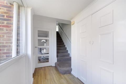 46 North Acre, Banstead, SM7 2EG