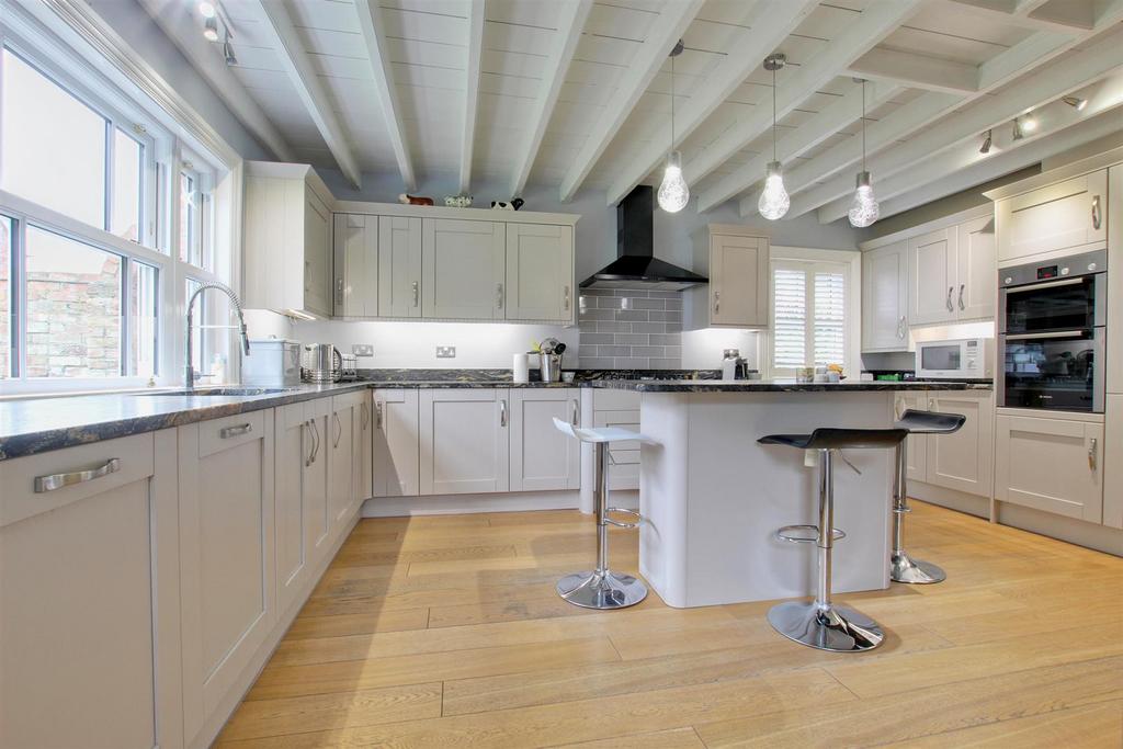 Dining kitchen
