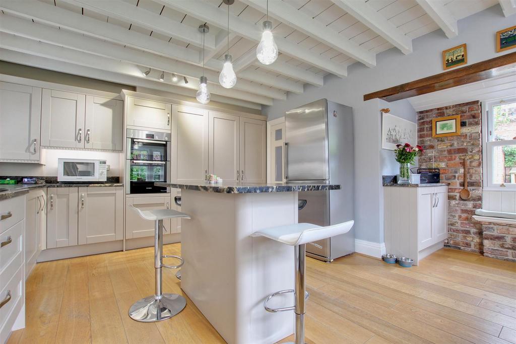 Dining kitchen
