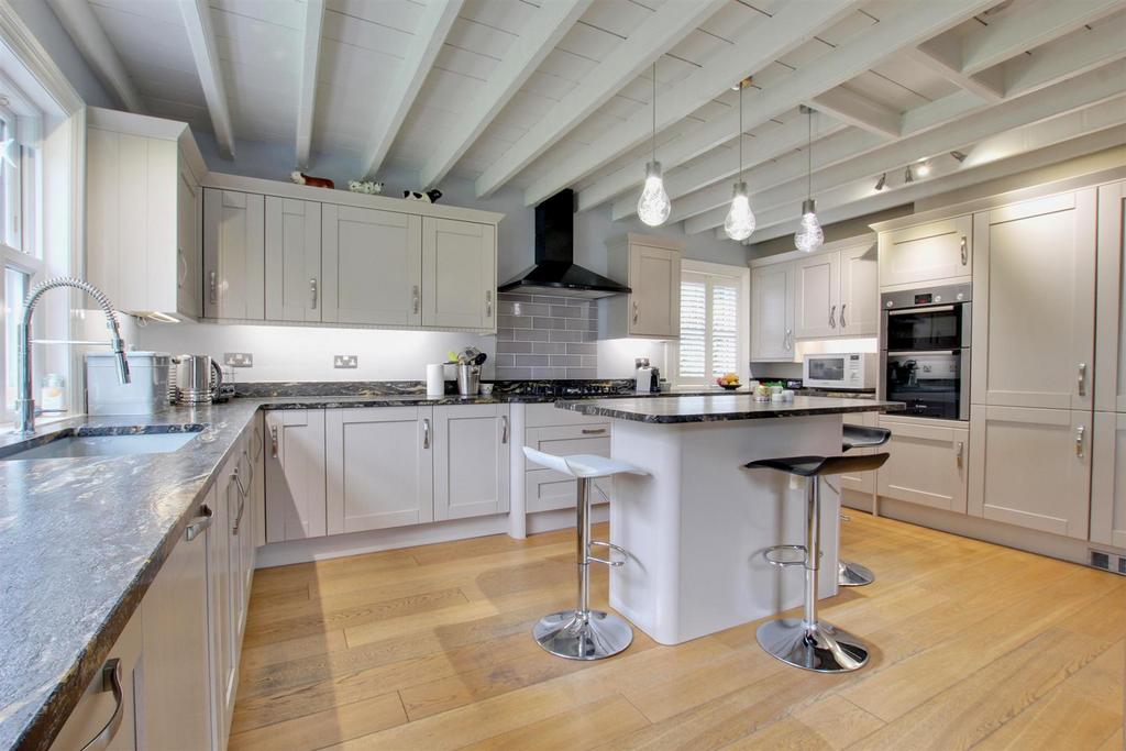 Dining kitchen