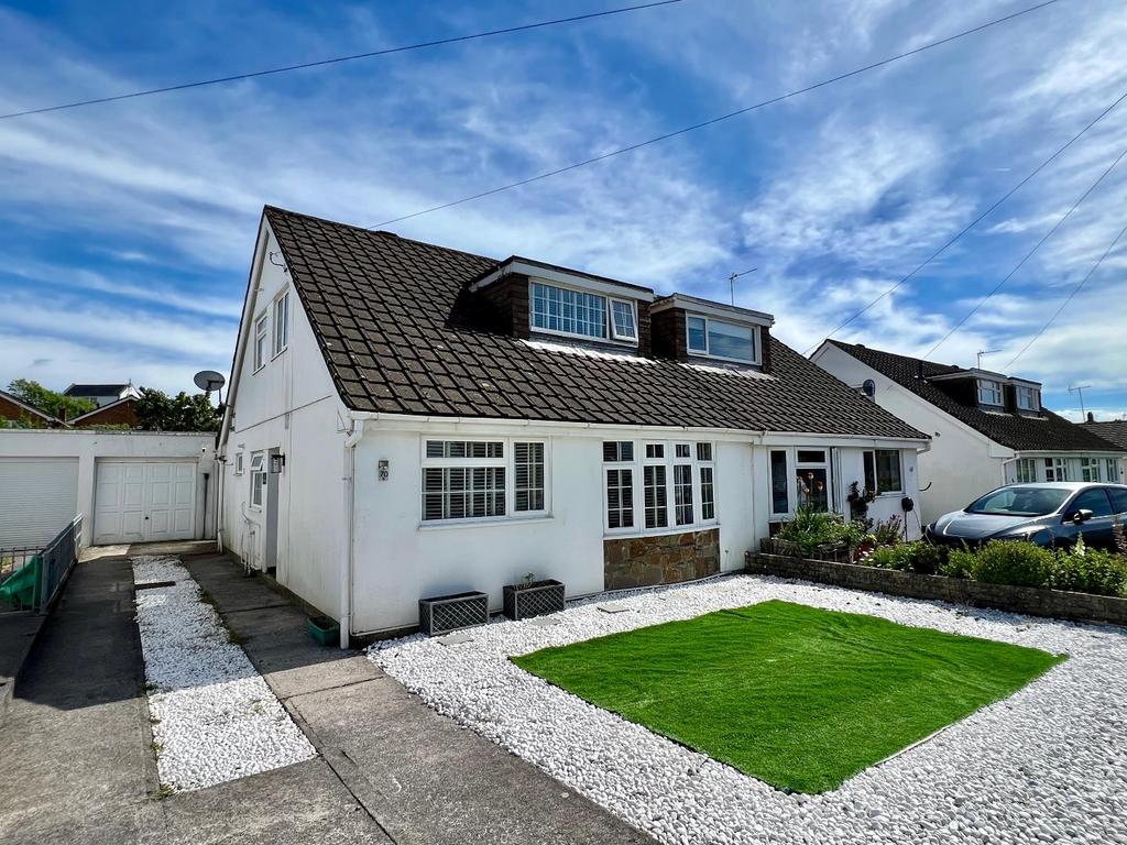 Austin Avenue, Porthcawl, Bridgend... 3 bed semidetached bungalow for