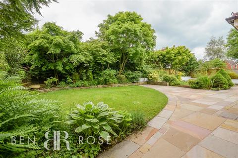 8 Cherryfields, Euxton, Chorley, PR7 6JS