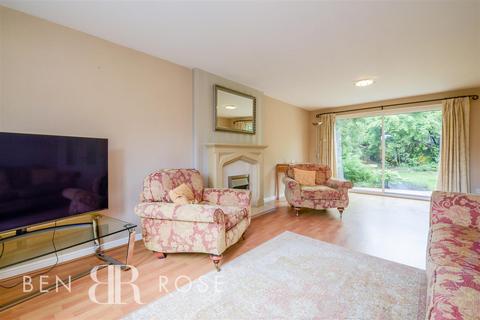 8 Cherryfields, Euxton, Chorley, PR7 6JS