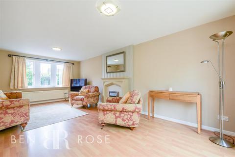 8 Cherryfields, Euxton, Chorley, PR7 6JS