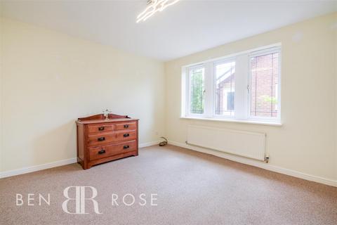 8 Cherryfields, Euxton, Chorley, PR7 6JS