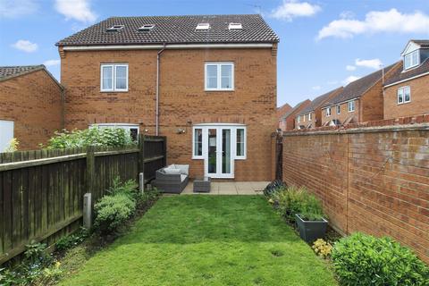 18 Dairy Way, Irthlingborough, Wellingborough, NN9 5TH