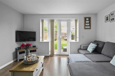 18 Dairy Way, Irthlingborough, Wellingborough, NN9 5TH