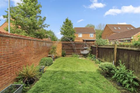 18 Dairy Way, Irthlingborough, Wellingborough, NN9 5TH