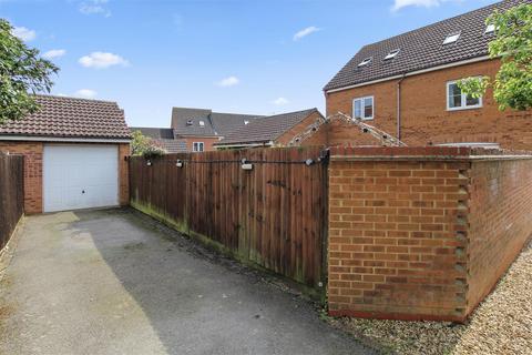 18 Dairy Way, Irthlingborough, Wellingborough, NN9 5TH