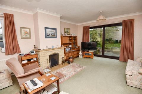 15 Briar Close, Gillingham, SP8 4SS