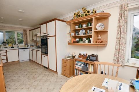 15 Briar Close, Gillingham, SP8 4SS