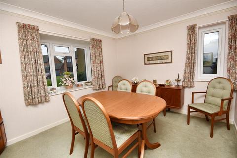 15 Briar Close, Gillingham, SP8 4SS
