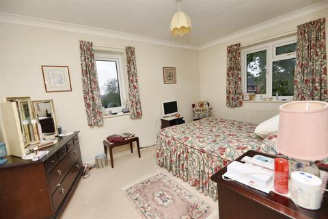 15 Briar Close, Gillingham, SP8 4SS