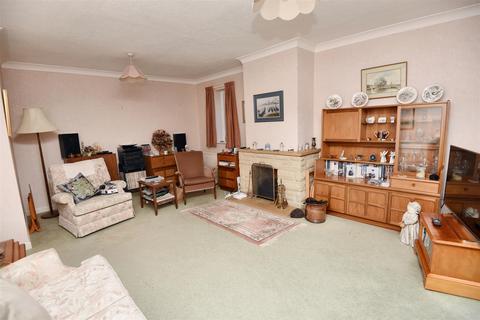 15 Briar Close, Gillingham, SP8 4SS