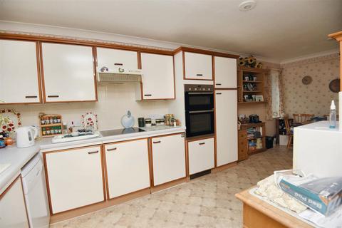15 Briar Close, Gillingham, SP8 4SS