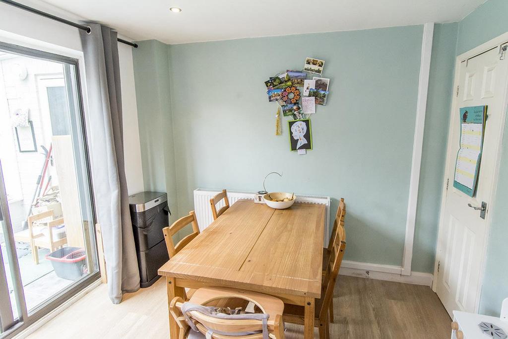 Kitchen/Breakfast Room (Photo 2)