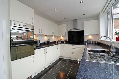 15 Laburnum Grove, Warwick, CV34 5TG